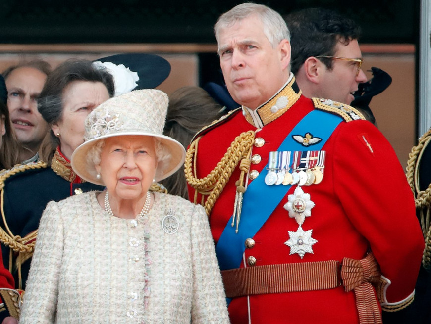 https://europost.gr/wp-content/uploads/2019/11/1571252_Queen-Elizabeth-and-Prince-Andrew.jpg