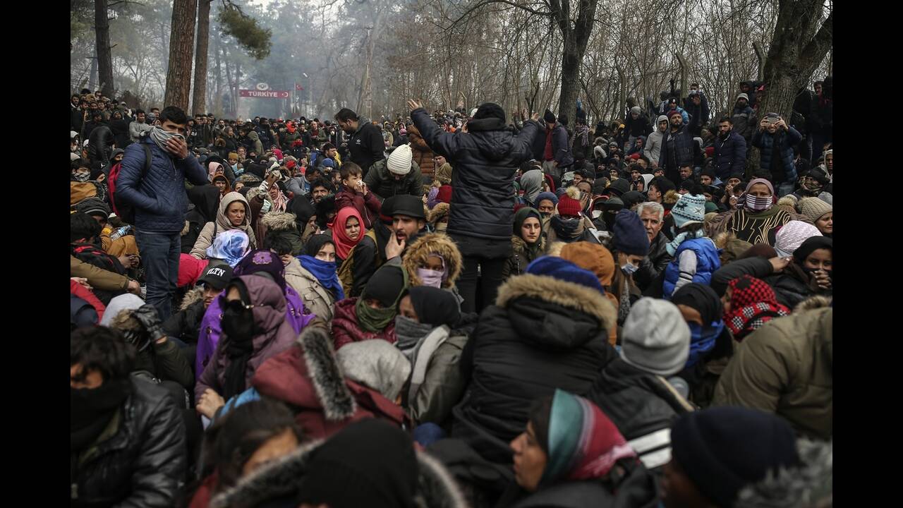 Эмигранты из европы в россию. Мигранты в Турции. Беженцы в Турции. Протесты укобеженцев в Европе. Царицыно беженцы.