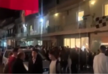 Κάτω Αχαΐα: Απίστευτος συνωστισμός από Ρομά παρά το lockdown - 'Βροχή' τα πρόστιμα και οι προσαγωγές από την ΕΛ.ΑΣ