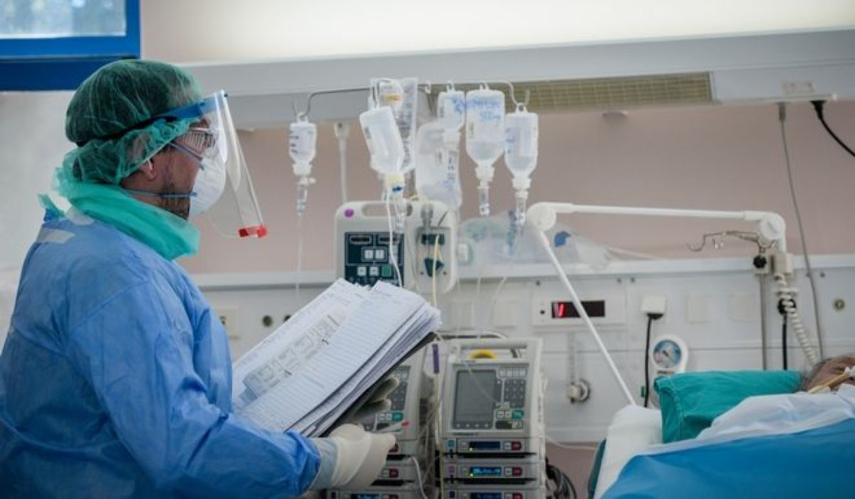 Κορωνοϊός: Εκρηκτική αύξηση διασωληνώσεων, θανάτων και εισαγωγών - Από 15 μέχρι 55 ετών οι ασθενείς στα νοσοκομεία - Τεράστιες πιέσεις στο σύστημα υγείας!