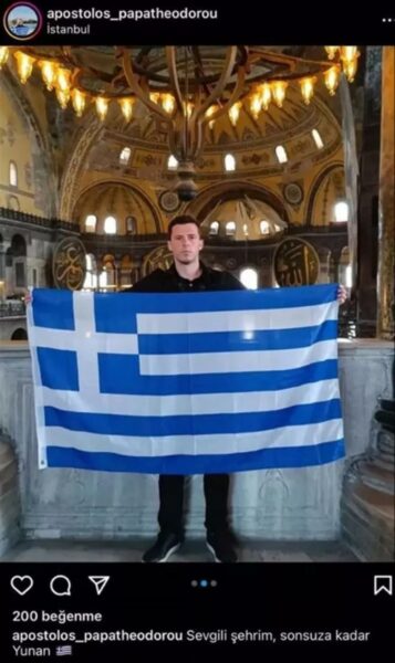 Έλληνας άνοιξε τη σημαία στην Αγία Σοφία και προκάλεσες αντιδράσεις στην Τουρκία