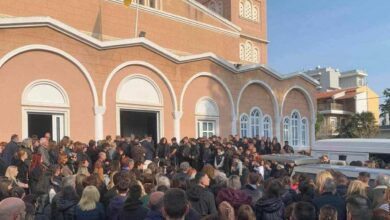 Θρήνος στην Αλεξανδρούπολη: Σκηνές αρχαίας τραγωδίας στην κηδεία του 15χρονου
