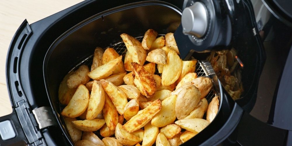 Air Fryer: Ο πανεύκολος τρόπος να το καθαρίσεις με μαγειρική σόδα και μόλις 1 συστατικό