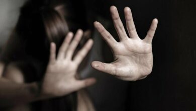 Ζάκυνθος: 49χρονη μητέρα κακοποιούσε τα δύο ανήλικα παιδιά της, 12 και 9 ετών