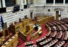 ΠΑΣΟΚ: Δεν ψήφισε τη ρύθμιση για τα απογευματινά χειρουργεία γεγονός που προκάλεσε τεράστια κόντρα με τον Άδωνι Γεωργιάδη.