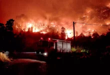 Φωτιά στο Ξυλόκαστρο: Κάηκαν σπίτια και καλλιέργειες