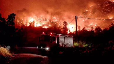 Φωτιά στο Ξυλόκαστρο: Κάηκαν σπίτια και καλλιέργειες