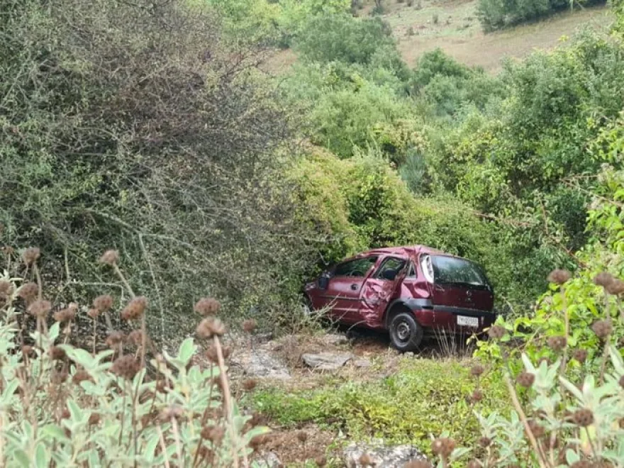 Καλάβρυτα: Αυτοκίνητο έπεσε στο γκρεμό