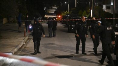 Παγκράτι: Όπλα και εκρηκτικά εντοπίστηκαν στη γιάφκα μετά από έφοδο της ΕΛ.ΑΣ. σε αποθήκη πολυκατοικίας, διαβάστε την ανακοίνωση.