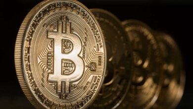 Το Bitcoin ξεπέρασε τα 70.000 δολάρια για πρώτη φορά, σημειώνοντας νέα ιστορικά υψηλά μετά την επανεκλογή του Ντόναλντ Τραμπ. Οι αναλυτές προβλέπουν περαιτέρω άνοδο και θεσμικό ενδιαφέρον.