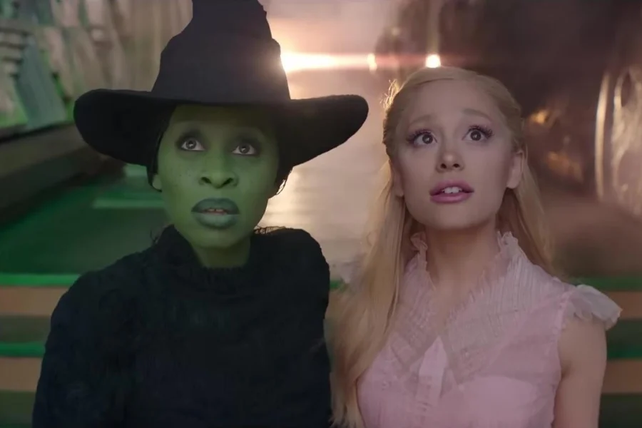 Mattel: Τύπωσε κατά λάθος πορνογραφικό site σε κουτιά κούκλας βασισμένα στην ταινία Wicked, και τρέχει να αποσύρει το προϊόν.