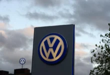 Volkswagen: Οι εργαζόμενοι ξεκινούν απεργίες για τις χιλιάδες απολύσεις που ανακοίνωσε η αυτοκινητοβιομηχανία.