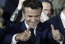 Le Monde: Κυβερνητικά συμβούλια με βωμολοχίες και αλκοόλ υπό τον Εμμανουέλ Μακρόν και την κλίκα των συμβούλων του.