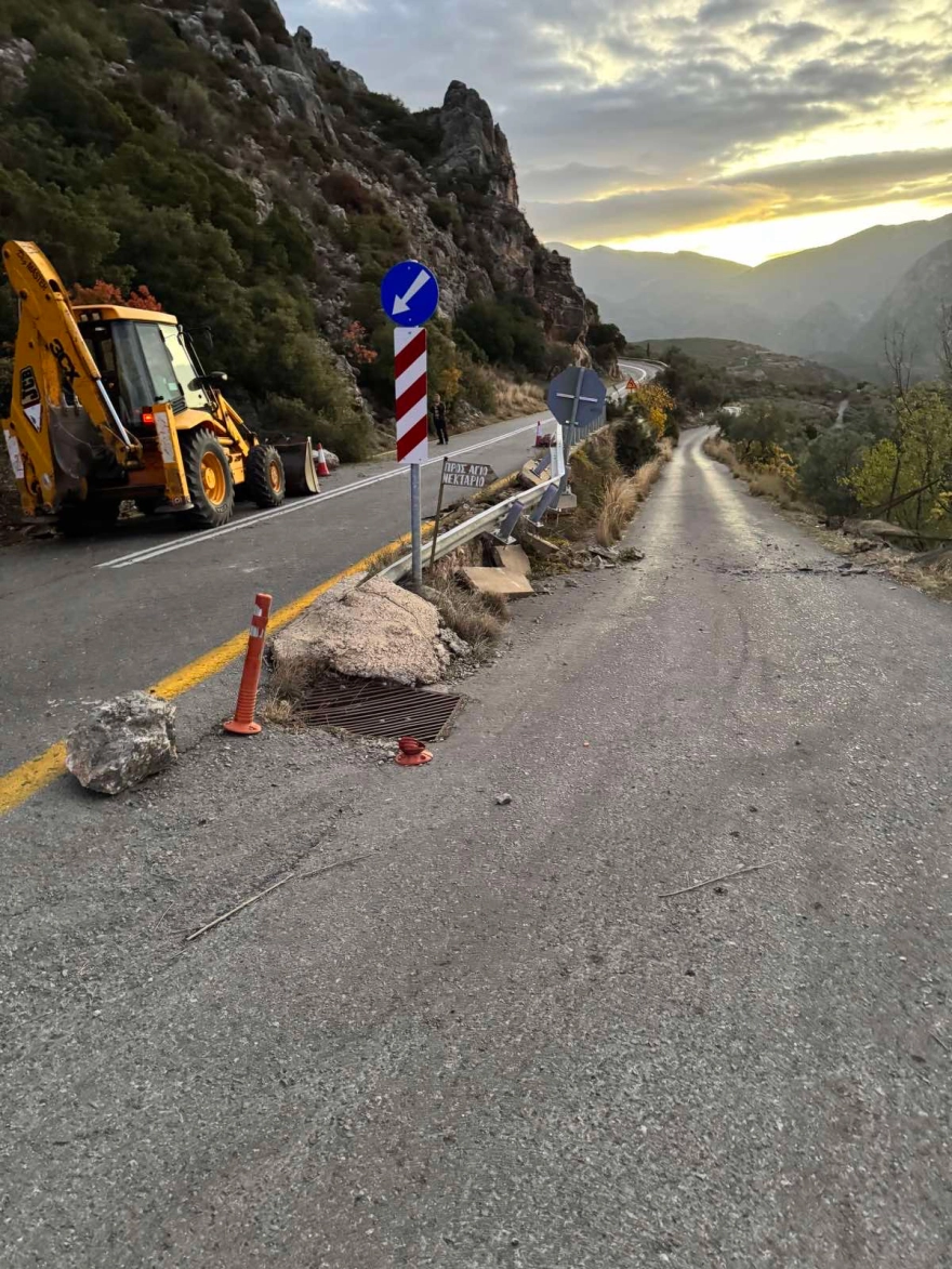 Τεράστια οικονομική ζημιά σε επιχειρήσεις και ξενοδοχεία έχει προκαλέσει η διακοπή κυκλοφορίας στο εθνικό δίκτυο Βοιωτίας-Φωκίδας