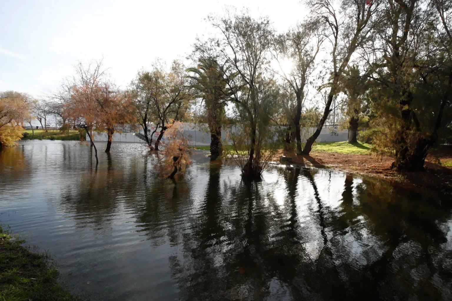 ΣΕΦ: Πλημμύρισε ο χώρος γύρω από το γήπεδο του Ολυμπιακού, στο παρκέ, το Cube, το γυμναστήριο και τους εσωτερικούς χώρους του γηπέδου.