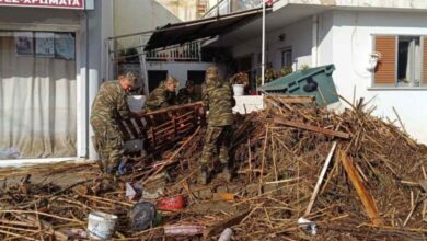 Κακοκαιρία Bora: «Επιστρατεύτηκαν» και οι Ένοπλες Δυνάμεις για τον απεγκλωβισμό και την ασφαλή μεταφορά των πληγέντων.