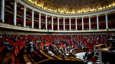 Γαλλία: Στις 21.00 κλείνει η ψηφοφορία για την πρόταση μομφής, αναλυτές εκτιμούν ότι πέφτει η κυβέρνηση Μπουρνιέ.