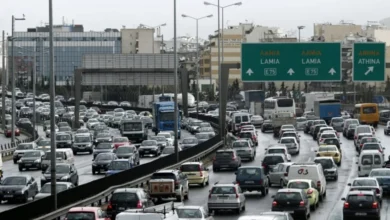 Αθήνα: Καθυστερήσεις στον Κηφισό, απροσπέλαστο το Κέντρο, στο κόκκινο η κίνηση στην πρωτεύουσα παραμονές Πρωτοχρονιάς.