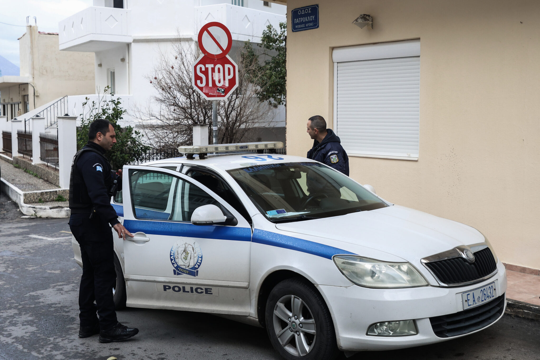 Το μεσημέρι της Τρίτης, ένας 50χρονος δέχθηκε επίθεση στη Βάρκιζα από τέσσερα άτομα. Αρχικά υπήρξαν αναφορές για πυροβολισμούς στη συμβολή των οδών Βορεάδων και Μουσών, ωστόσο, σύμφωνα με νεότερες πληροφορίες, η επίθεση πραγματοποιήθηκε με μαχαίρι.