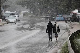 Έκτακτο δελτίο καιρού εξέδωσε η ΕΜΥ πριν από λίγα λεπτά τονίζοντας ότι έρχεται κακοκαιρία με βροχές, καταιγίδες, κρύο και χιόνια.