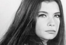 Σαν σήμερα το 1932, γεννήθηκε η Τζένη Καρέζη, μια από τις πιο θρυλικές και αγαπητές φιγούρες του ελληνικού θεάτρου και κινηματογράφου.