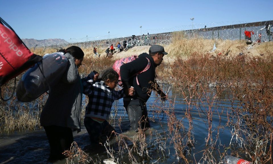 Επιχείρηση σκούπα για παράτυπους μετανάστες «υπόσχεται» ο τσάρος των συνόρων του Ντόναλντ Τραμπ