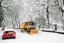Βρετανία: Προβλήματα στα αεροδρόμια από την κακοκαιρία, σφοδρή χιονόπτωση και βροχές επηρεάζουν τις μετακινήσεις.