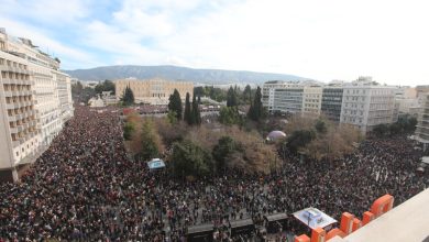 Τέμπη: Ποιοι διάσημοι έδωσαν το παρόν στην πλατεία Συντάγματος, ενώνοντας την φωνή τους με το πλήθος των διαδηλωτών.