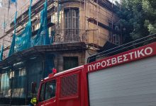 Πλατεία Αττικής: Νεκρή ηλικιωμένη μετά από φωτιά σε διαμέρισμα, ανασύρθηκε από τους διασώστες χωρίς καρδιακό παλμό,