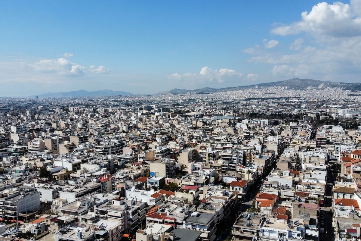 Σύμφωνα με την «Καθημερινή» πρόκειται για μια νέα τάση, που έχει αρχίσει να κάνει την εμφάνισή της και αφορά ακίνητα που χρήζουν σοβαρών