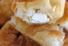 Πανεύκολη και πεντανόστιμη: Τυρόπιτα light με πολύ λίγα υλικά και ελάχιστες θερμίδες θα γίνει το αγαπημένο σας κολατσιό.