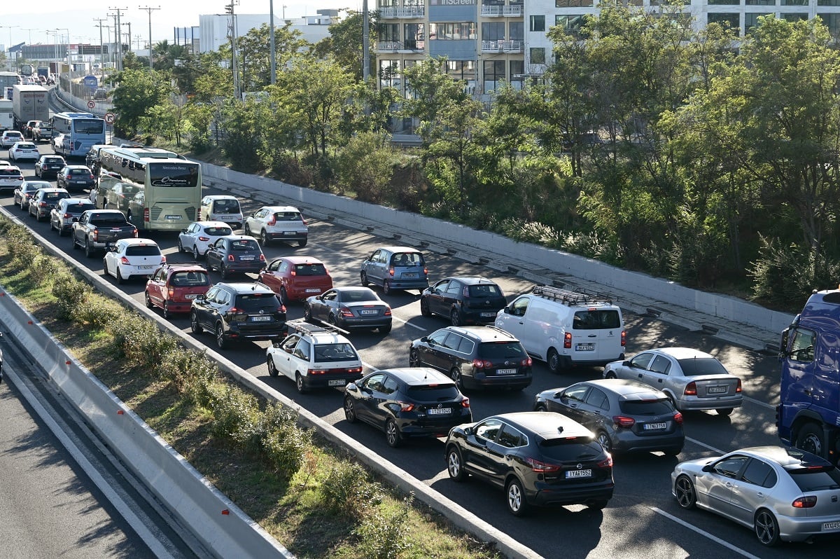 Το ζήτημα της κυκλοφοριακής συμφόρησης στο κέντρο της Αθήνας αναλύει σε άρθρο του στο ΑΠΕ-ΜΠΕ ο καθηγητή Σχεδιασμού Μεταφορών ΕΜΠ Κωνσταντίνος Κεπαπτσόγλου.