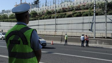 Η Ελληνική Αστυνομία, προχώρησε στη σύλληψη μιας 34χρονης μετά από καταδίωξη 11 χιλιομέτρων στην Αττική Οδό.