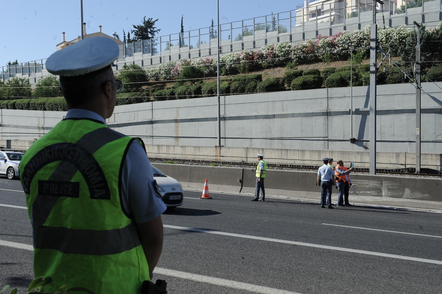 Η Ελληνική Αστυνομία, προχώρησε στη σύλληψη μιας 34χρονης μετά από καταδίωξη 11 χιλιομέτρων στην Αττική Οδό.