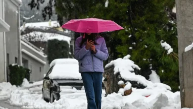 Σταθερά χειμωνιάτικο συνεχίζει να είναι το σκηνικό του καιρού με βροχές, τοπικές καταιγίδες και χιονοπτώσεις στα ορεινά, ενώ οι άνεμοι