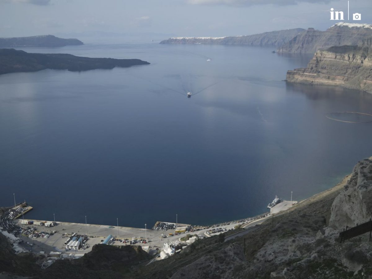 Από τις 10 έως τις 11 το πρωί καταγράφηκαν τουλάχιστον 8 σεισμοί άνω των 3,1 Ρίχτερ, με τον μεγαλύτερο να είναι 3,6 και τους ειδικούς να βρίσκονται σε επιφυλακή.