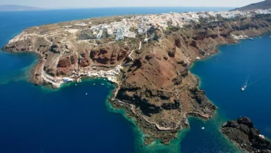 Σεισμικός κίνδυνος στη Σαντορίνη: Ο καθηγητής Παναγιώτης Καρύδης προειδοποιεί για πιθανές κατολισθήσεις και καταρρεύσεις σε περίπτωση σεισμού. Δείτε τις εκτιμήσεις του.