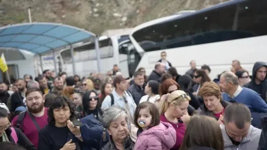 Σαντορίνη: Απίστευτος συνωστισμός σε λιμάνι και αεροδρόμιο