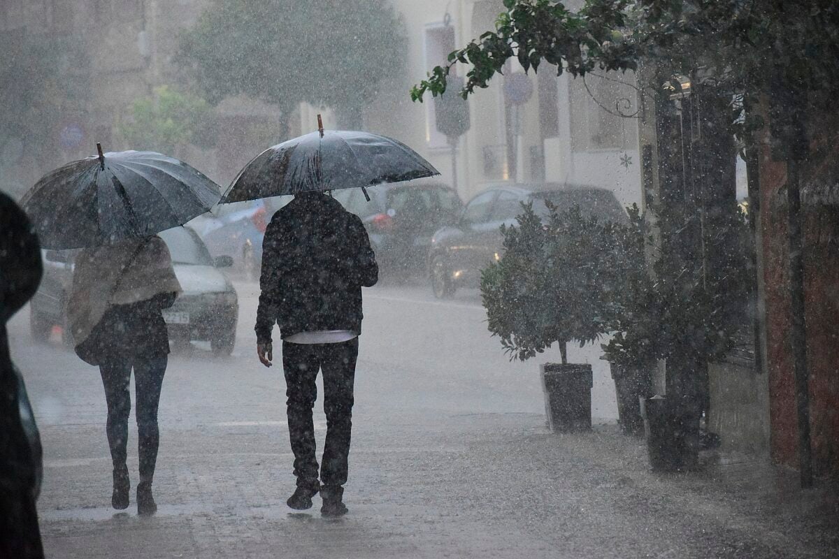 Επιδείνωση του καιρού προβλέπεται από σήμερα Σάββατο (15-02-2025) από τα δυτικά προς τα ανατολικά, με κατά τόπους ισχυρές βροχές και καταιγίδες.