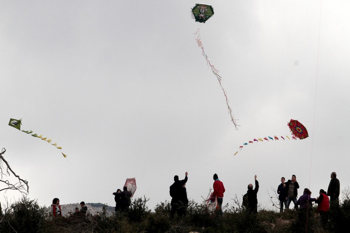 Καιρός: Καθαρά Δευτέρα με βροχές, πτώση της θερμοκρασίας και χιονιά σύμφωνα με την πρόγνωση του Γιώργου Τσατραφύλλια.