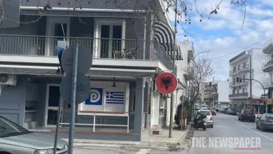 Βόλος: Ύψωσαν αλβανική σημαία σε γραφεία κόμματος προκαλώντας οργή στους κατοίκους αλλά και φόβους για διχασμό.