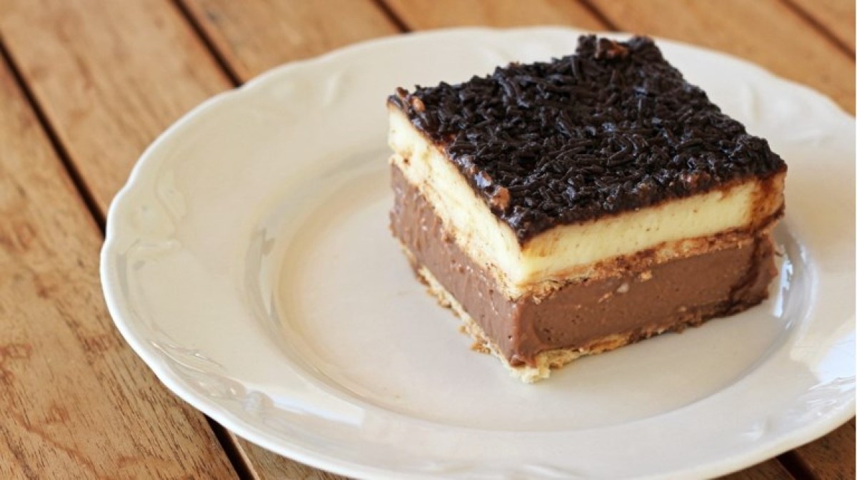 Το μπισκοτογλυκό ψυγείου είναι το πιο εύκολο γλυκό και είναι ιδανικό για όλες τις στιγμές της ημέρας!