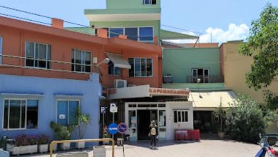 Ελλάς το μεγαλείο σου: Σχεδόν 10 μήνες μετά τη φωτιά στο Καραμανδάνειο Νοσοκομείο κοιμούνται ακόμα σε καναπέδες – Προκλητική η κυβερνητική αδιαφορία