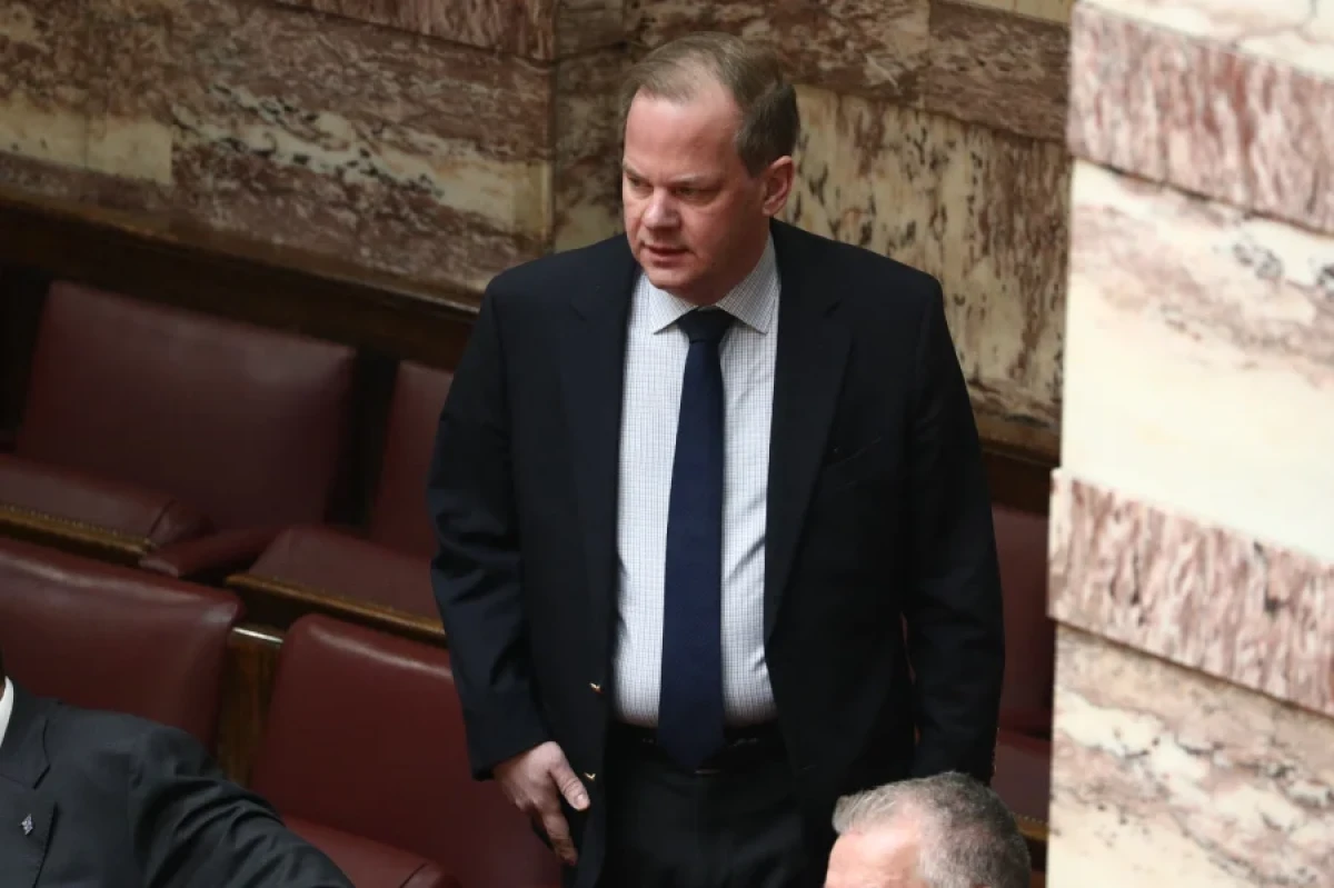 Τέμπη: Στη Βουλή η δικογραφία που στέλνει Καραμανλή και Σπίρτζη στο εδώλιο – Η «βαριά» ευθύνη της κυβέρνησης Μητσοτάκη για το έγκλημα που έμεινε ατιμώρητο