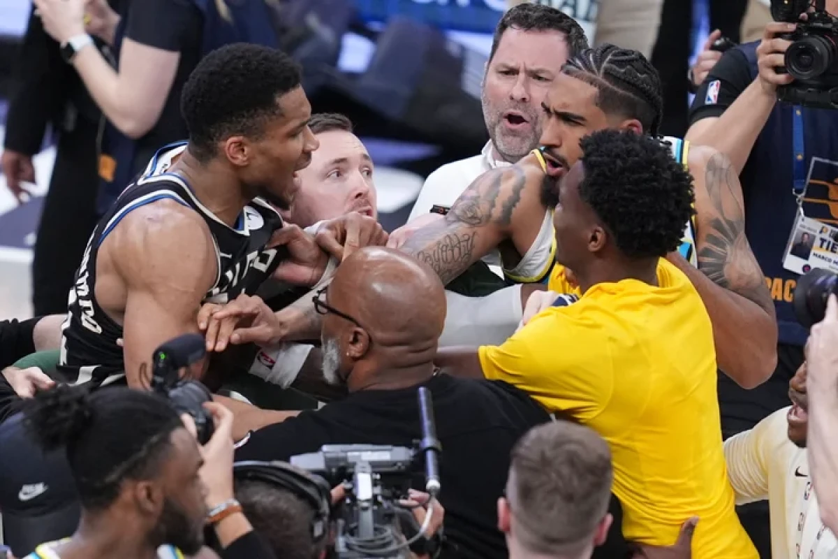 Αληθινό χάος επικράτησε μετά την ήττα των Μιλγουόκι Μπακς από τους Ιντιάνα Πέισερς με 119-118 στην παράταση που σήμανε και τον αποκλεισμό