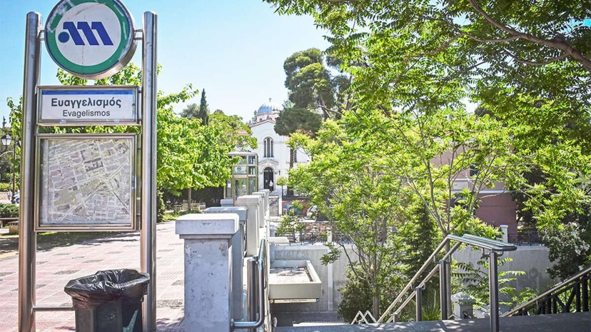 Στις γραμμές του μετρό στον σταθμό «Ευαγγελισμός» έπεσε ένα άτομο το πρωί της Κυριακής.