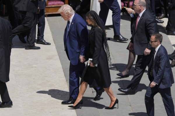 Το τελευταίο αντίο στον Πάπα Φραγκίσκο: Ποιοι ηγέτες έδωσαν το παρών στην τελετή ταφής