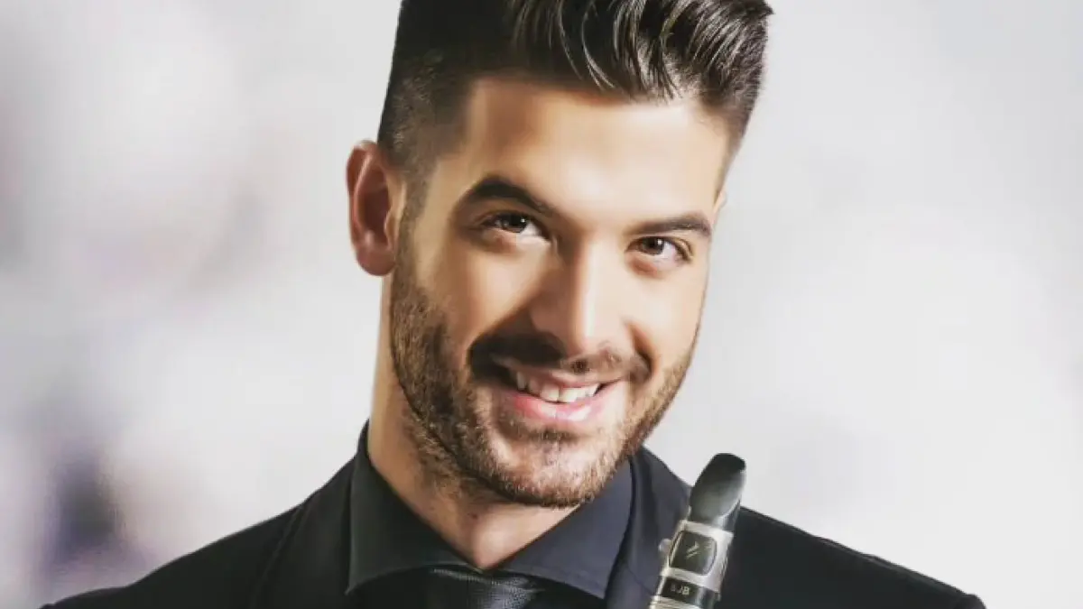 Σοβαρός τραυματισμός μουσικού από κροτίδα σε γλέντι στην Αχαΐα – Ακρωτηριάστηκε σε δυο δάχτυλα ο Άρης Μουγκοπέτρος