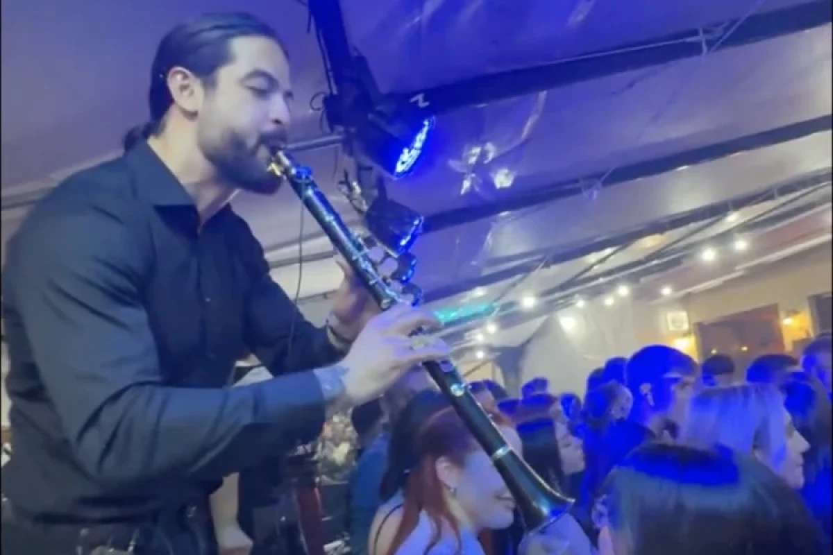 «Παραδίδομαι για τον Άρη»: Συγκλονισμένος ο φίλος του μουσικού μετά την έκρηξη – «Ας μου ζητηθούν όλα, αρκεί να γίνει καλά»