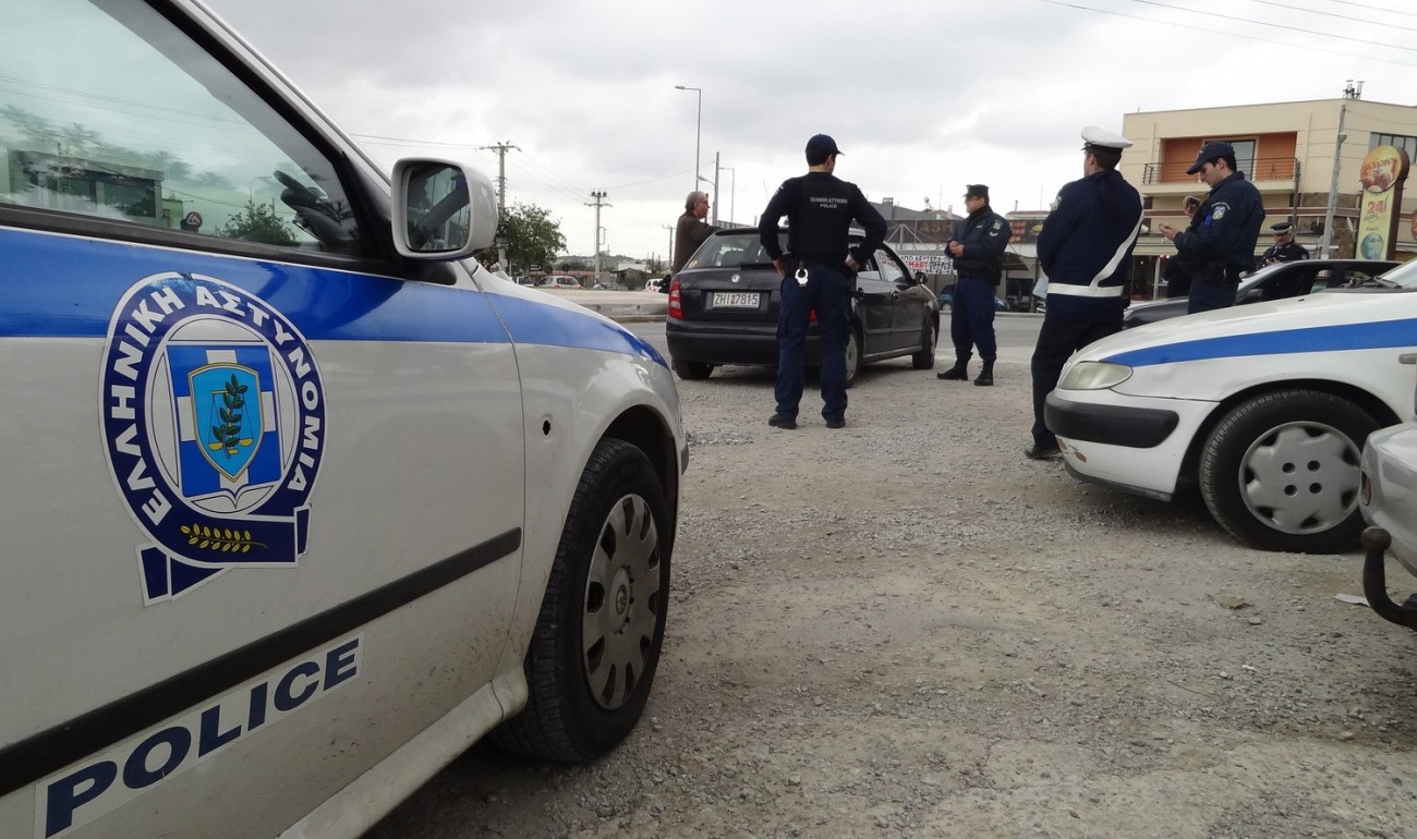 Σκηνές τρόμου στην Πάτρα: Σφαίρα καρφώθηκε σε τραπέζι οικογένειας την ώρα του φαγητού